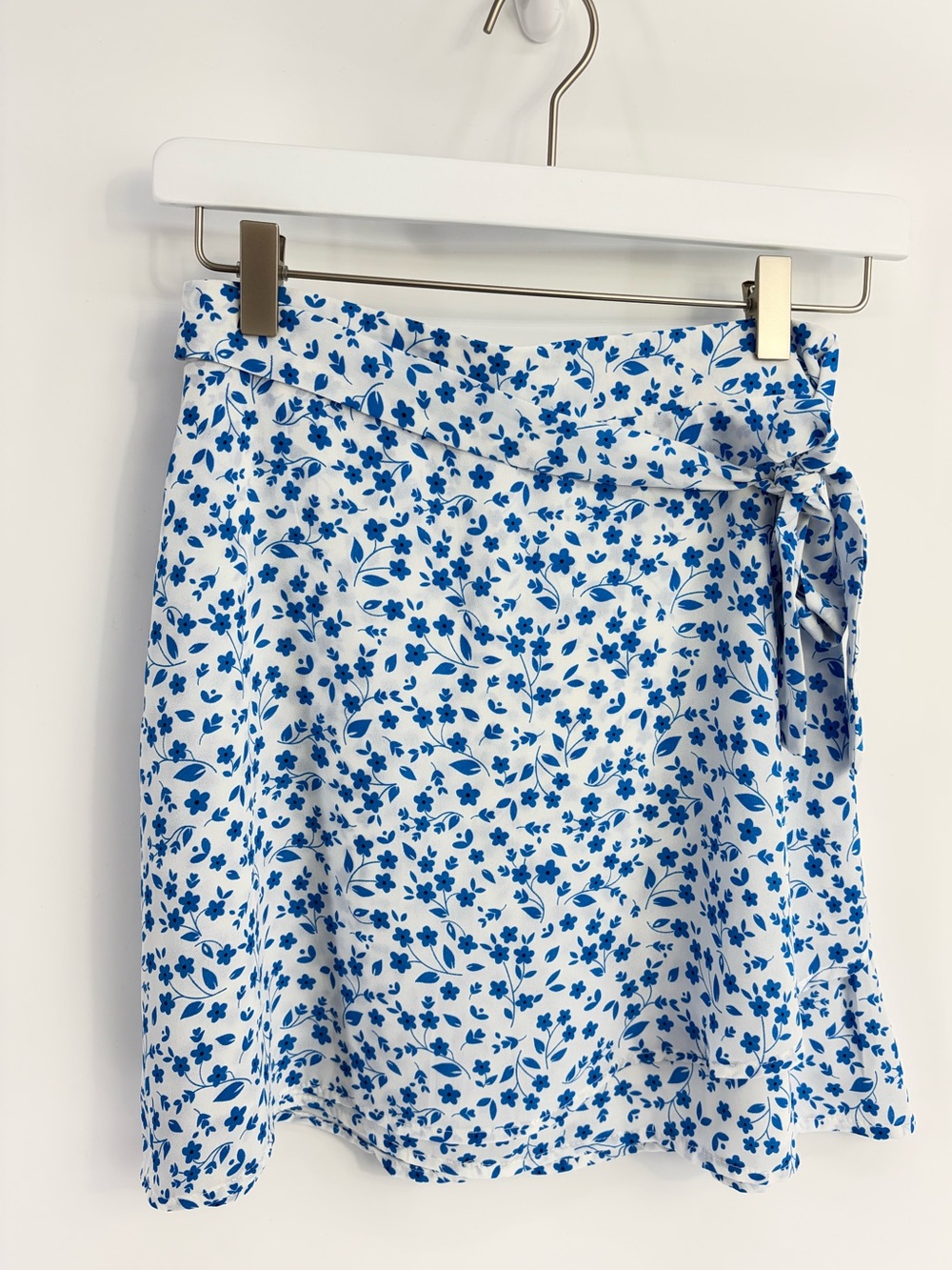 miami White Mini Skirt‎ with Blue Floral Tie-Waist